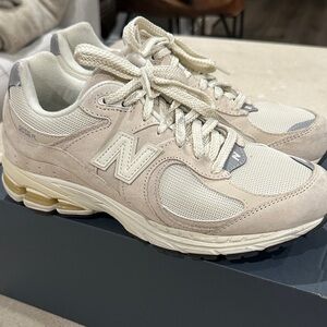 New Balance Women's 2002R